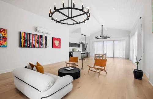 Bellbrae House | Relaxing Retreat Steps from Torquay Beaches with Pet Friendly Vibes