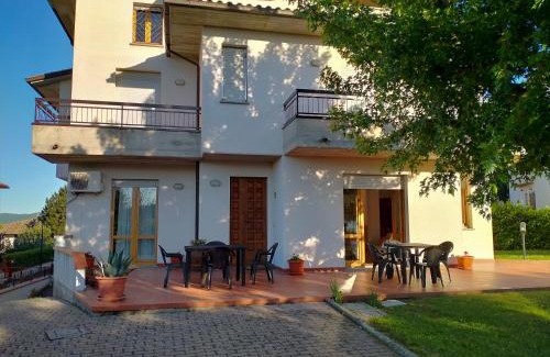 Anghiari House | Casa del Carmine: Guest Rated 9.7, Pet-Friendly Escape