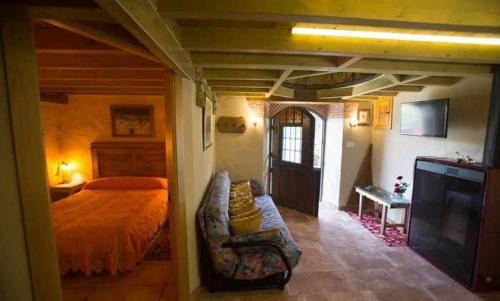 Cabezas Bajas House | Casa del Cerro: Unique Rural Retreat for Families