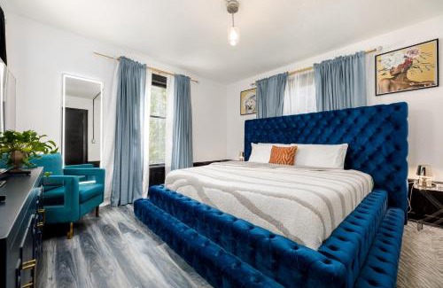Traverse City House | Casa Del Exotique: Walk to Beach, Family-Friendly Comfort