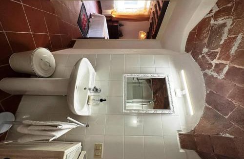 Molina di Quosa-Rigoli House | Historic Casa del Glicine: Child-Friendly Getaway