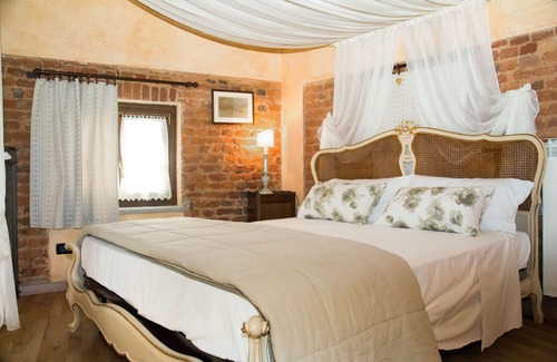 Airasca House | Discover Casa Del Grande Vecchio: Spa & Family-Friendly Stay