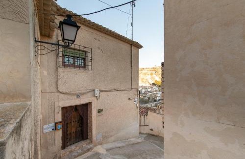 Alcala del Jucar Bed & Breakfast | Casa del Juez: Unique Rural Retreat with Family-Friendly Perks