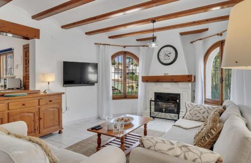 El Tosalet Villa | Explore Casa del Limonero: Pet-Friendly Family Getaway