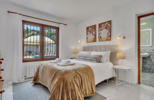 El Tosalet Villa | Explore Casa del Limonero: Pet-Friendly Family Getaway