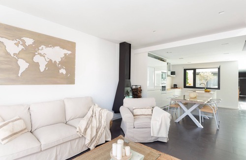 Tamariu House | Beachfront Oasis: CASA DEL MAR with Private Pool & Spa