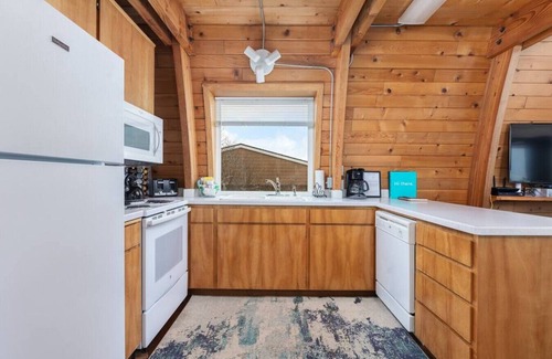 Tierra Del Mar House | Pet-Friendly Casa Del Mar with Ocean View in Tierra del Mar