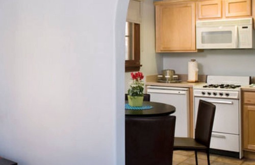 West Beach House | Discover Casa Del Mar Inn: Family-Friendly Getaway