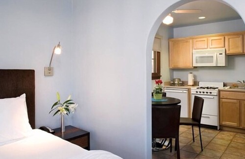 West Beach House | Discover Casa Del Mar Inn: Family-Friendly Getaway