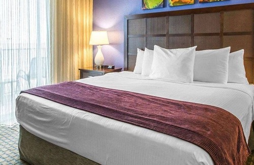 Ellinor Heights Hotel | Cozy Casa del Mar: Ocean View with Pool & Kitchen Amenities