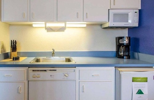 Ellinor Heights Hotel | Cozy Casa del Mar: Ocean View with Pool & Kitchen Amenities