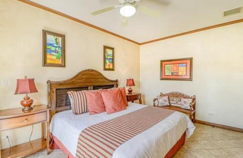 Herradura Apartment | Casa del Mar - Veranda Retreat Pool and Balcony