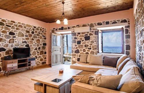 Mandraki Apartment | Oceanfront Casa Del Mare: Perfect for Up to 7 Guests