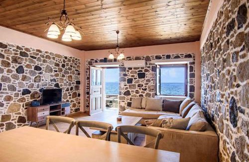 Mandraki Apartment | Oceanfront Casa Del Mare: Perfect for Up to 7 Guests