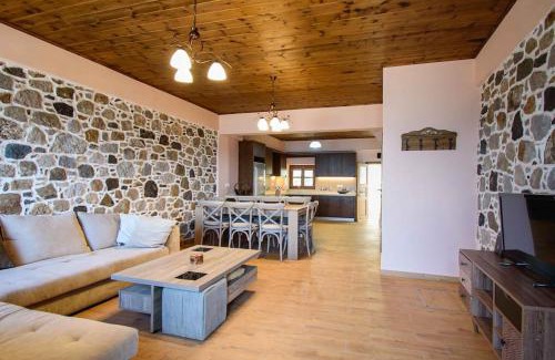 Mandraki Apartment | Oceanfront Casa Del Mare: Perfect for Up to 7 Guests