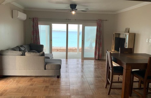 Tar Bay Apartment | Beachfront Casa Del Marjorie: Family-Friendly Retreat