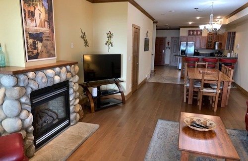 Okanagan-Similkameen House | Lakefront Townhouse #107: 10/10 Guest Rated Retreat