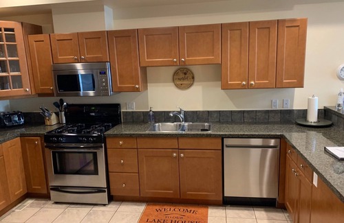 Okanagan-Similkameen House | Lakefront Townhouse #107: 10/10 Guest Rated Retreat