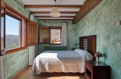 Vilanova de Meia House | Serene Casa del Moliner: Oceanfront Stay with Pool & Dining