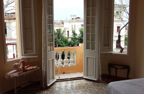 El Vedado Bed & Breakfast | Discover Casa del Nonno Tomas: Spa & Family-Friendly Retreat