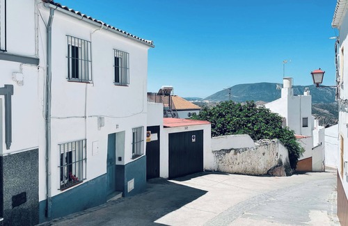 Olvera House | Discover NO. 32 Offering Breathtaking Views and Breakfast