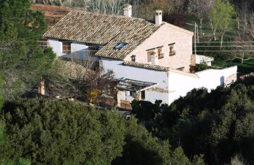 Rubielos Bajos House | Explore Casa del Rio: Family-Friendly Getaway with Kitchen
