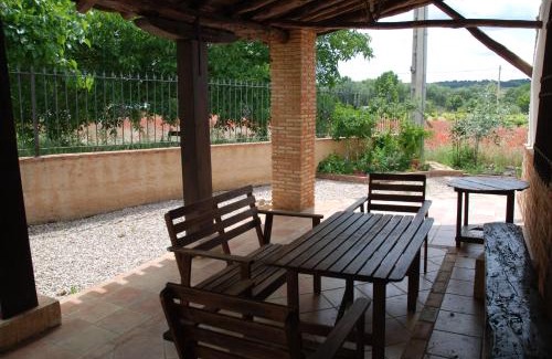 Rubielos Bajos House | Explore Casa del Rio: Family-Friendly Getaway with Kitchen