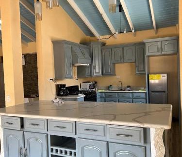 Panajachel Apartment | Pet-Friendly Stay at Casa del Rio - Rated 10/10 by Guests