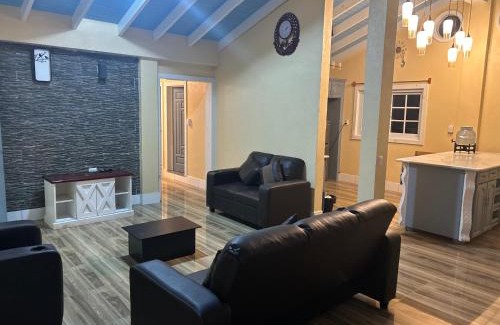 Panajachel Apartment | Pet-Friendly Stay at Casa del Rio - Rated 10/10 by Guests