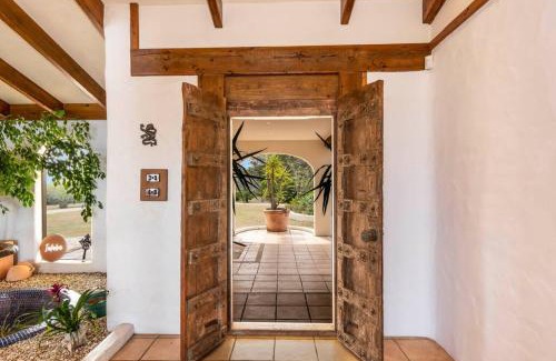 Ashby Heights Villa | Elegant Casa Del Rio with Pool & Child-Friendly Amenities