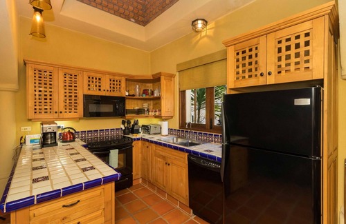 Nopolo House | Inviting Casa Del Sol by Casago: Family-Friendly Retreat