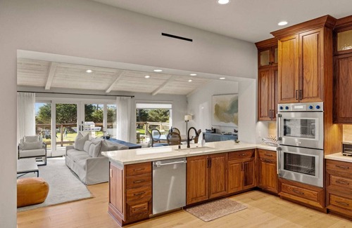 Del Monte Forest House | Pet-Friendly Retreat with Ocean View Overlooking MPCC Fairway