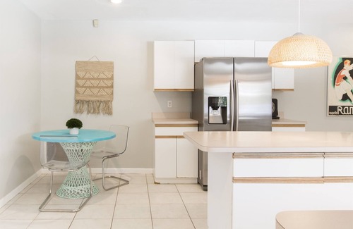 South Palm Park Neighborhood Association House | Relax at Casa Del Sol: Pool, Tiki Bar & Ocean Views
