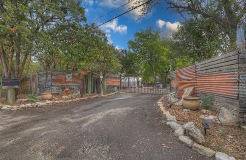Wimberley House | Casa Del Sol: Family-Friendly Retreat with Spa Services