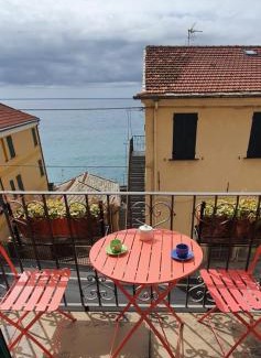 Cervo Apartment | Casa del Sole: Oceanfront Retreat with Pet-Friendly Perks