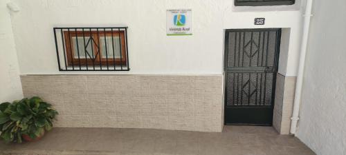 Castril House | Pet-Friendly Getaway at Casa del Vidrio - Rated 9/10!