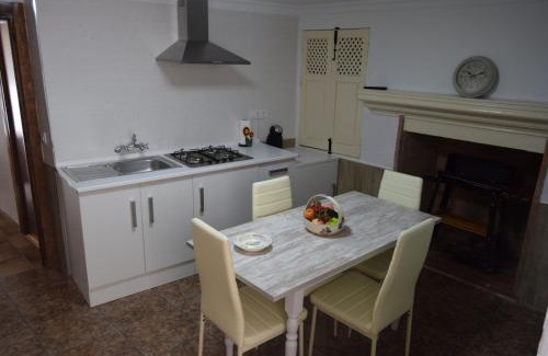 Castril House | Pet-Friendly Getaway at Casa del Vidrio - Rated 9/10!