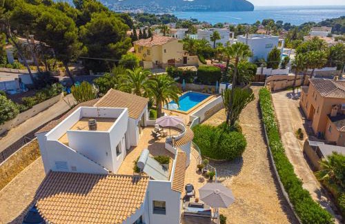 Moravit Villa | Relax at Casa Delfin: 4-Star Retreat with Pool & Family Fun