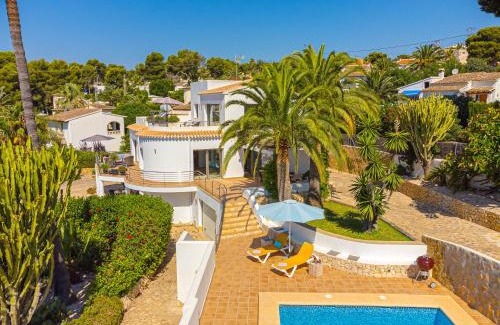 Moravit Villa | Relax at Casa Delfin: 4-Star Retreat with Pool & Family Fun