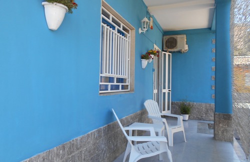 Grottasanta House | Discover Casa Deli - Family-Friendly Retreat with Pet Perks