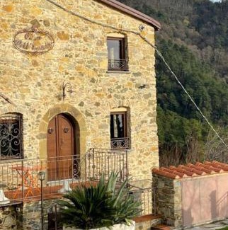 Castelnuovo Magra Apartment | Cozy Casa Dell'Angelo with Ocean View & Pet-Friendly Stays