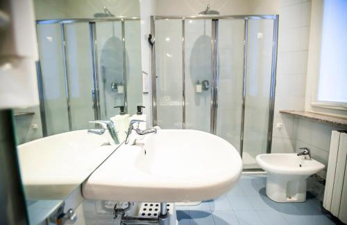 Como Apartment | Relax at Casa Dell'Angelo: Breakfast & Family-Friendly Stays