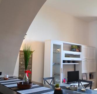 Montopoli di Sabina Apartment | Pet-Friendly Casa dell Artista Tameró Apartments - 9.4/10!