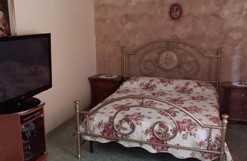 Paceco Apartment | Cozy Casa della Pace: Family & Pet-Friendly Retreat