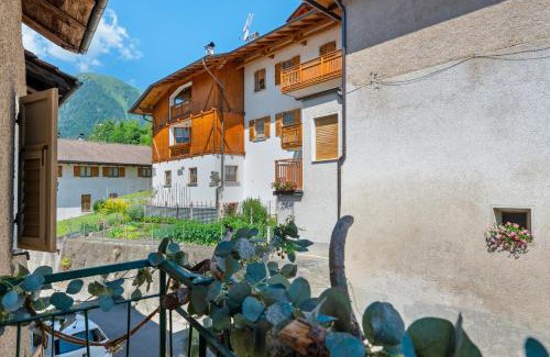 Fontana Nuova-Bevia House | Casa della Rosina: Welcoming Family-Friendly Retreat