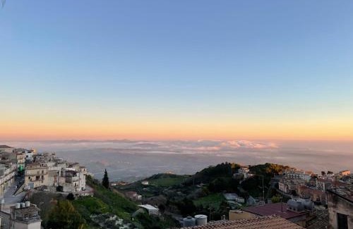 Sciacca House | Cozy Casa della Verdura: Family-Friendly & Pet Welcoming