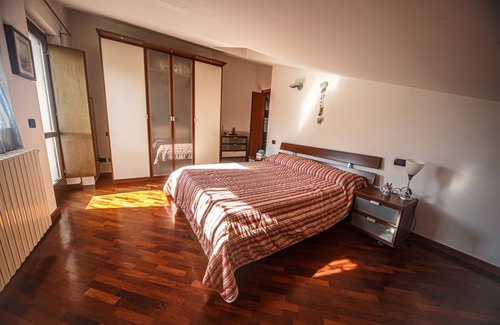 Brebbia Apartment | Casa delle Stelle: Residence with Pool Near Lake Maggiore