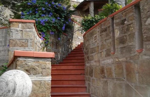 Castellabate Historic Centre Apartment | Family-Friendly Retreat at Casa dello Ziro - Rated 9.4/10