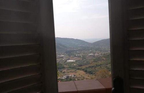 Castellabate Historic Centre Apartment | Family-Friendly Retreat at Casa dello Ziro - Rated 9.4/10