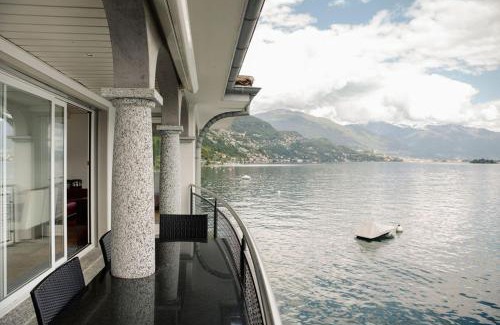 Brissago Apartment | Pet-Friendly Retreat at Casa Delphin App 1633 - Rated 9/10
